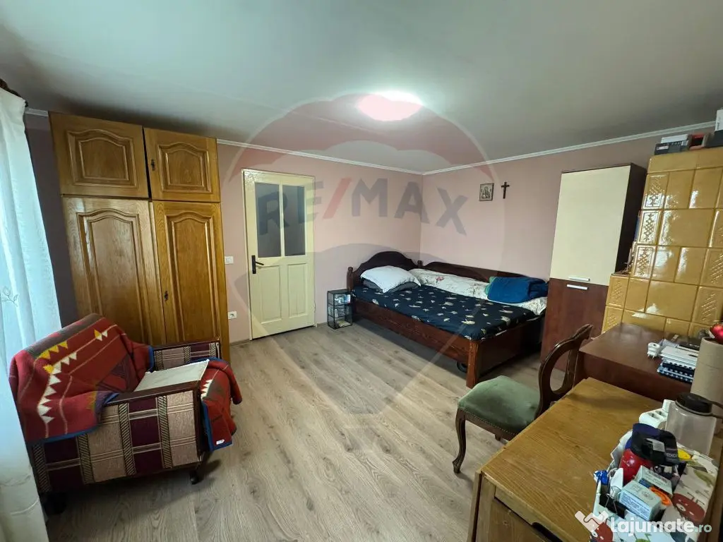 Casă / Vilă nouă cu 5 camere + casă bătranească ren...