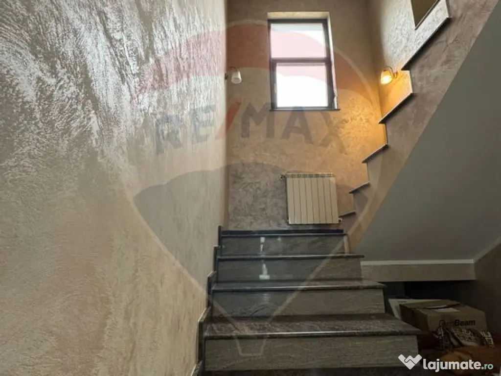 Casă / Vilă nouă cu 5 camere + casă bătranească ren...