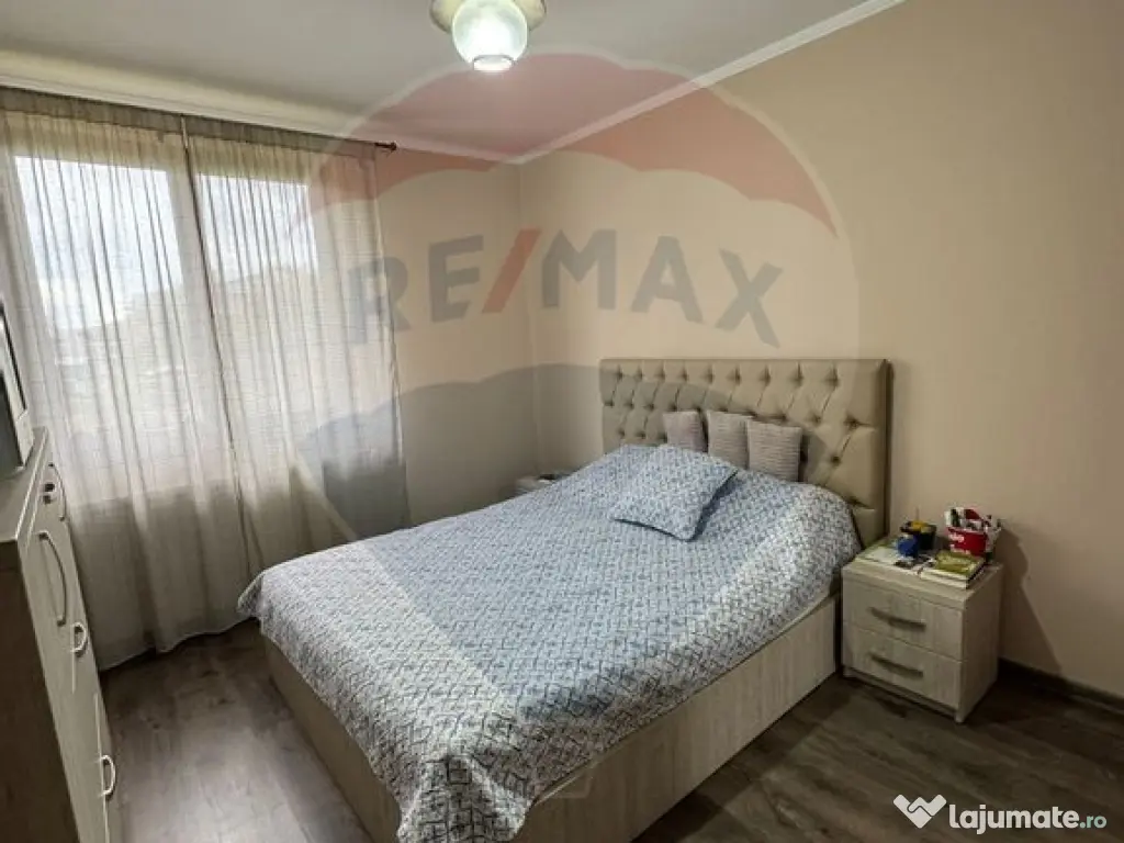 Casă / Vilă nouă cu 5 camere + casă bătranească ren...