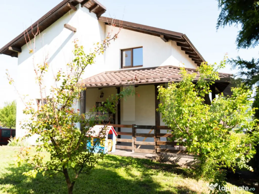 Casa individuala, 4 dormitoare, 210 mp, 450 mp teren, garaj,