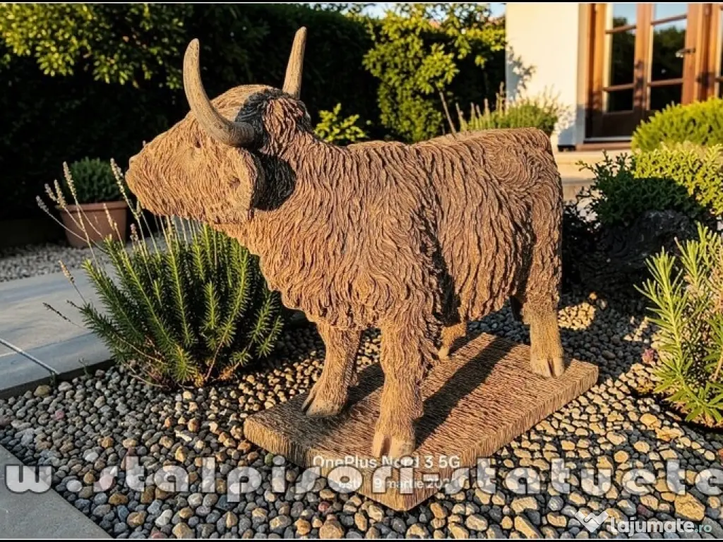 Statuetă văcuță Highland, galben patinat, model S106. 