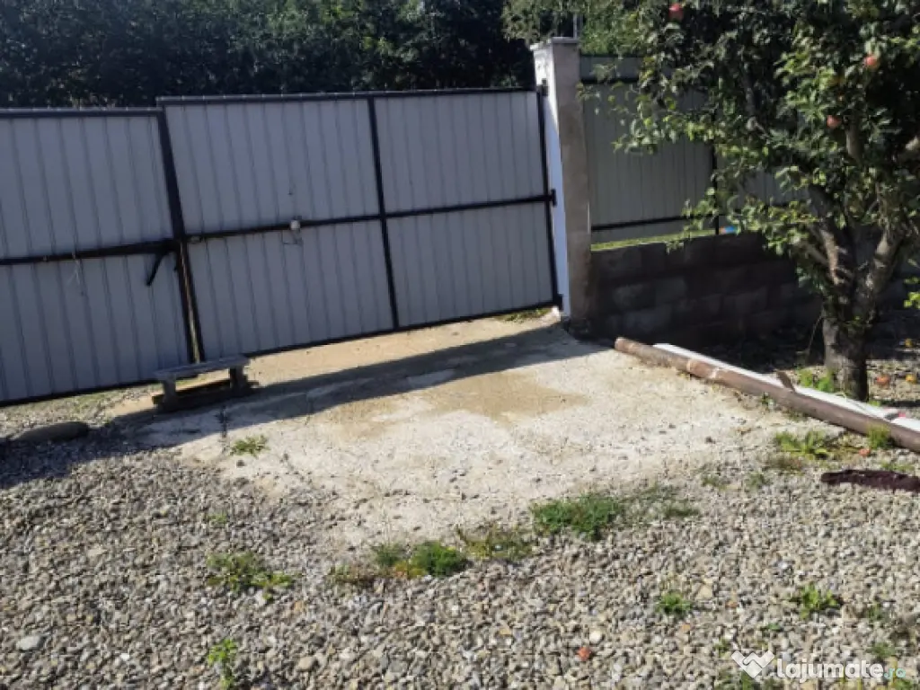 Casă renovată în Preluci la 12 Km de Comănesti , fântâ 