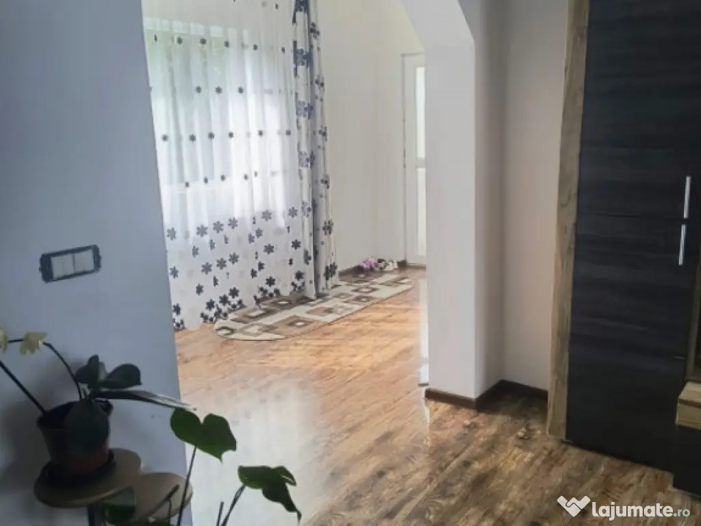 Casă renovată în Preluci la 12 Km de Comănesti , fântâ 