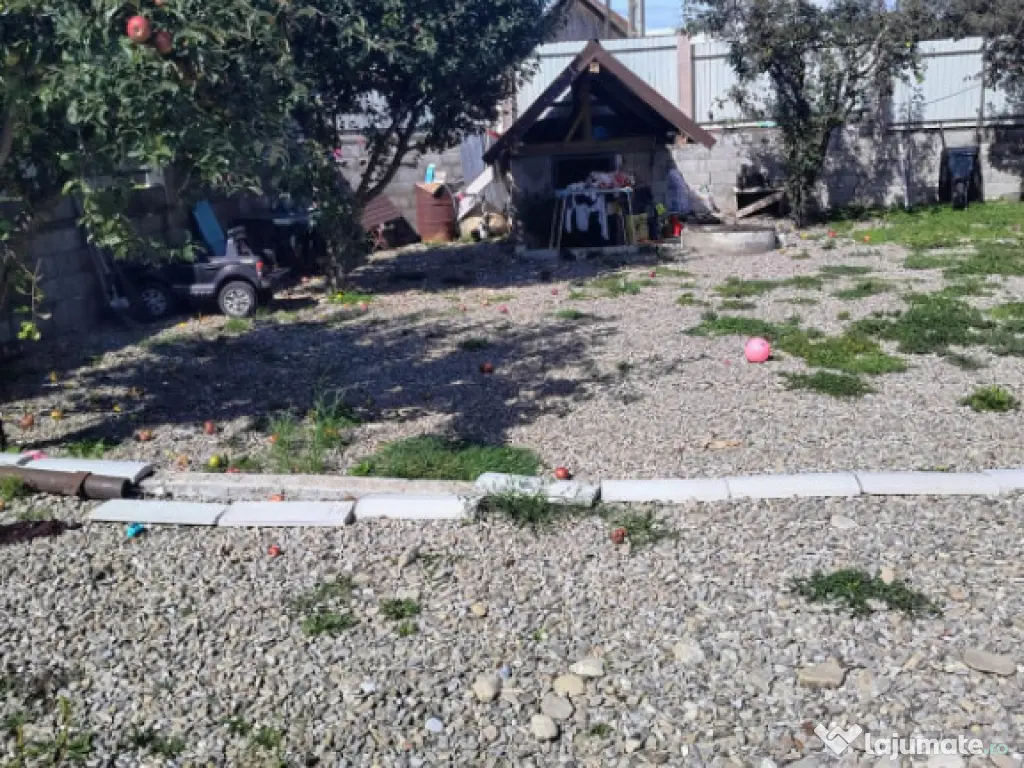 Casă renovată în Preluci la 12 Km de Comănesti , fântâ 