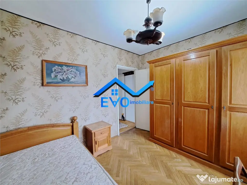 Apartament cu 3 camere, decomandat, zona Independentei 