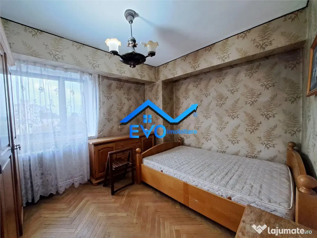 Apartament cu 3 camere, decomandat, zona Independentei 