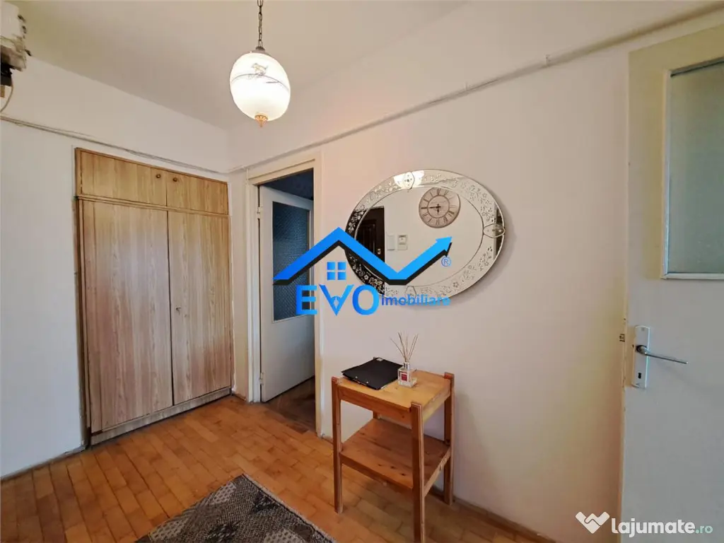 Apartament cu 3 camere, decomandat, zona Independentei 