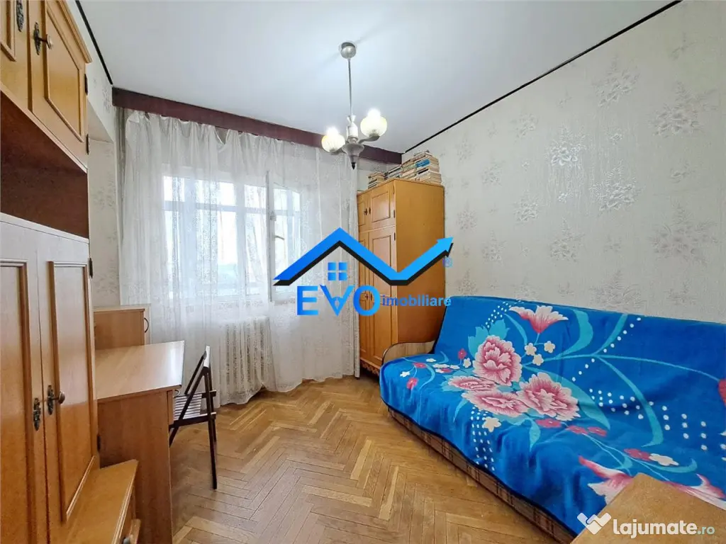 Apartament cu 3 camere, decomandat, zona Independentei 