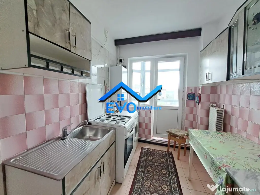 Apartament cu 3 camere, decomandat, zona Independentei 