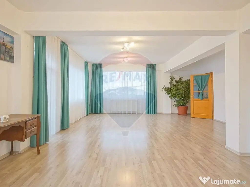 CENTRAL - Vila DE INCHIRIAT - pretabila diverse businessuri 