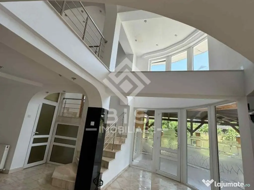 Casă de vânzare 300 mp - Valea Ghinzii