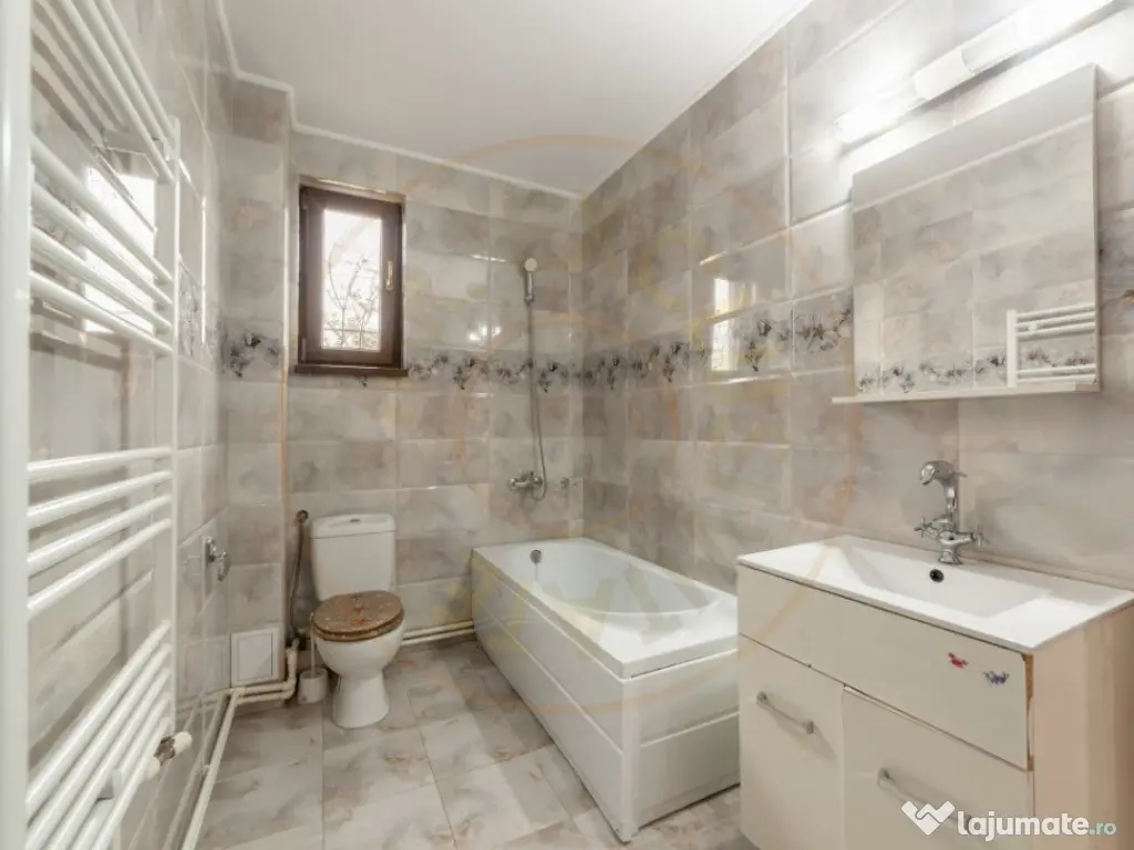 Apartament cu 4 camere, garaj și panouri fotovoltaice – B 