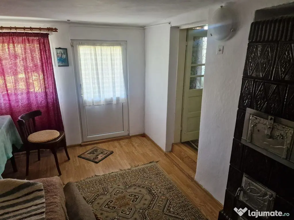 Casa in mediu rural cu teren 