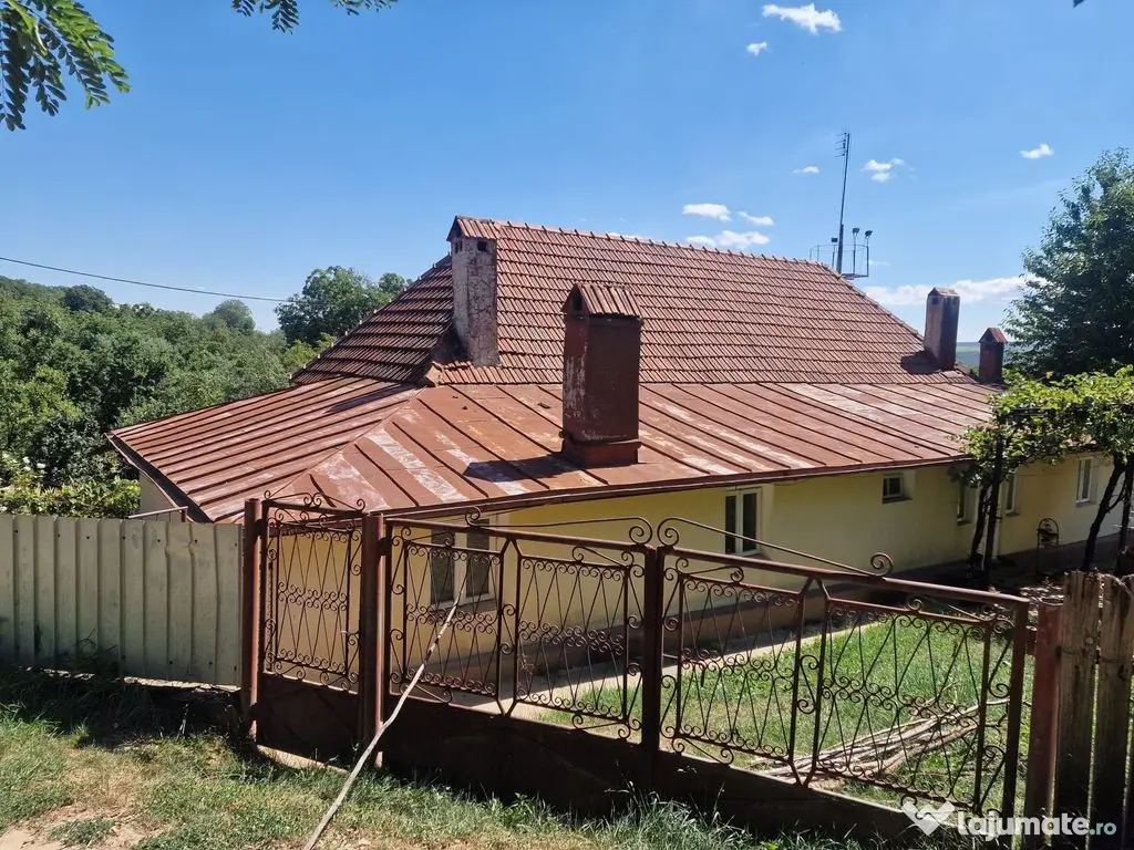 Casa in mediu rural cu teren 