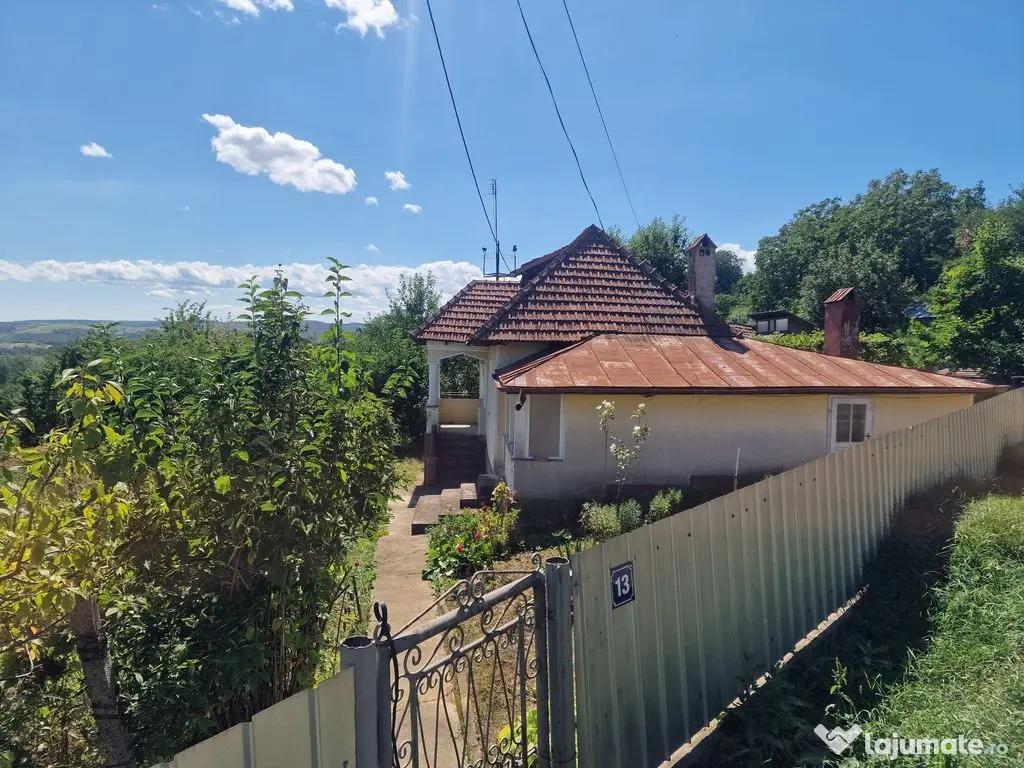 Casa in mediu rural cu teren 