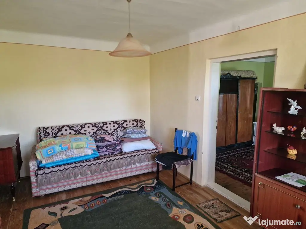 Casa in mediu rural cu teren 