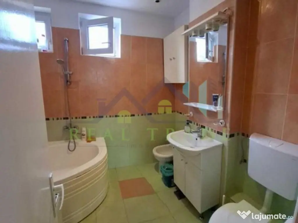 Apartament 3 camere bloc vila zona Garii- Piata Dacia