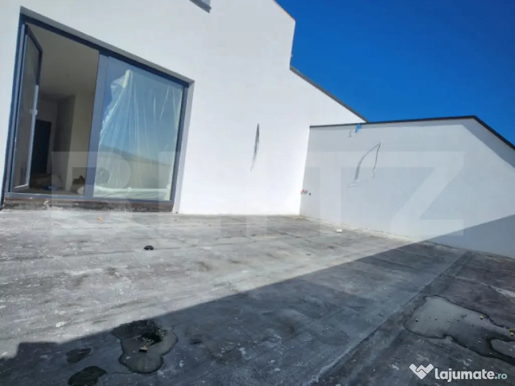 Comision 0%! Penthouse de 2 camere, finisat, terasa, garaj,