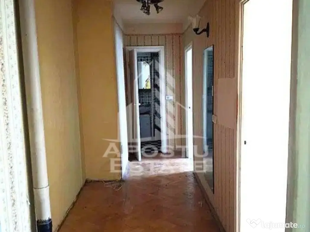 Apartament cu 3 camere, decomandat, centrala proprie,Spit...