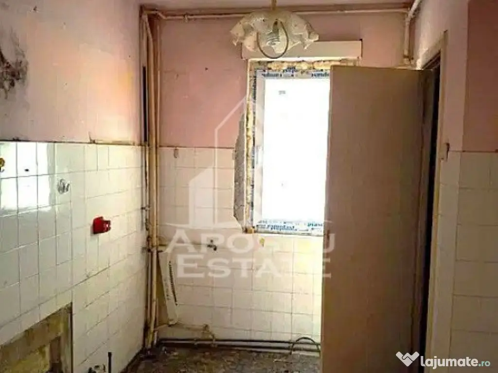 Apartament cu 3 camere, decomandat, centrala proprie,Spit...