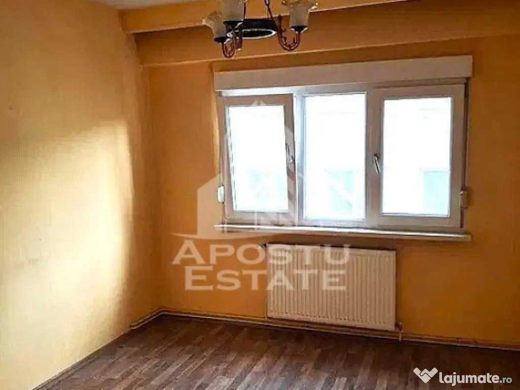 Apartament cu 3 camere, decomandat, centrala proprie,Spit...