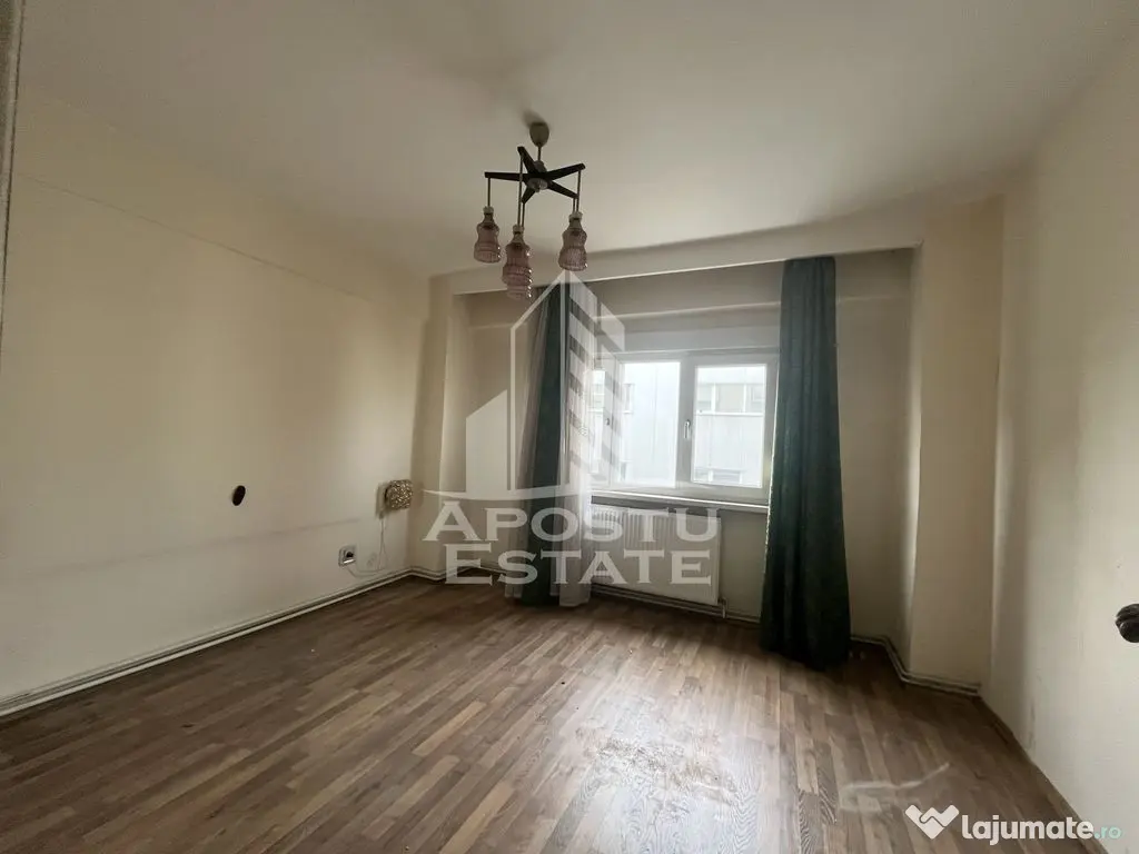 Apartament cu 3 camere, decomandat, centrala proprie,Spit...
