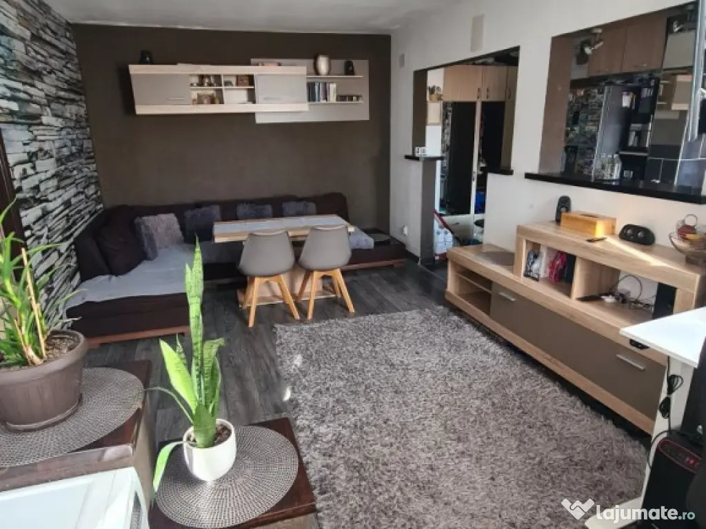 Apartament 3 camere Vlahuta renovat,mobilat,110000 Euro neg 