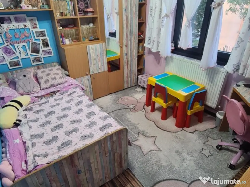 Apartament 3 camere Vlahuta renovat,mobilat,110000 Euro neg 