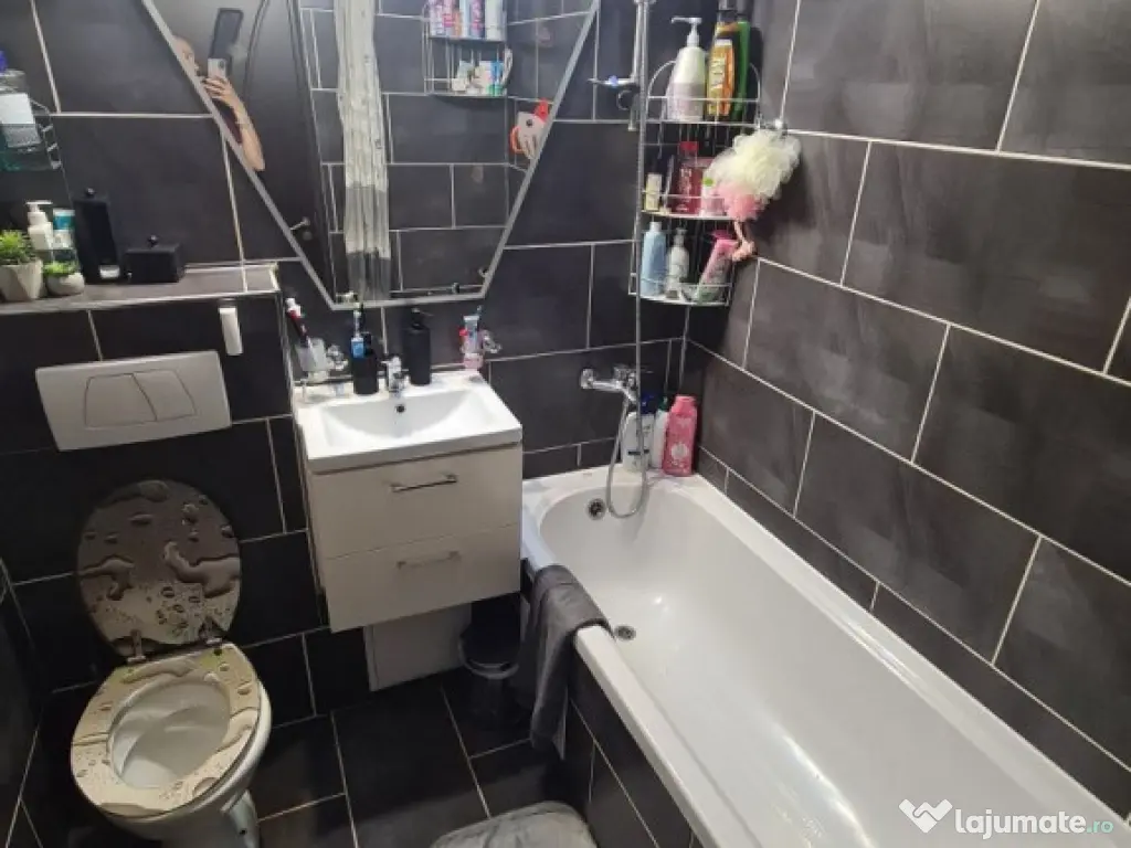 Apartament 3 camere Vlahuta renovat,mobilat,110000 Euro neg 