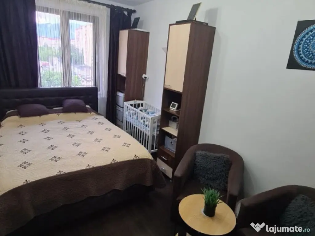 Apartament 3 camere Vlahuta renovat,mobilat,110000 Euro neg 