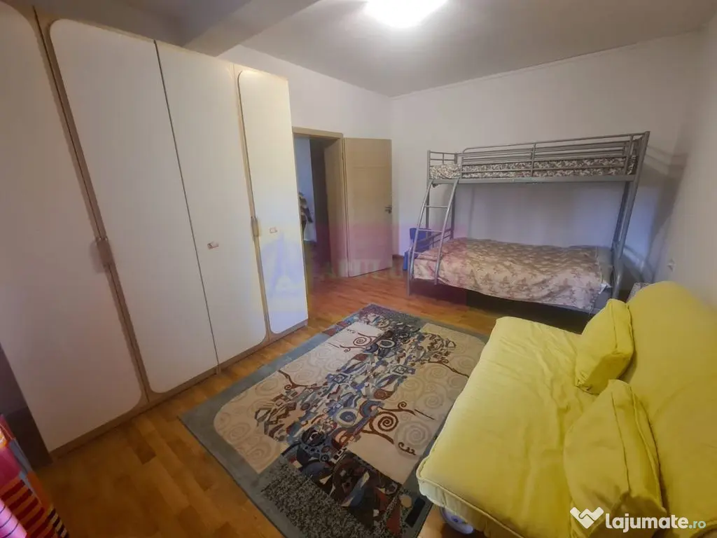 Vila de vanzare cu 6 camere in Cornu (teren 6.600 mp) 