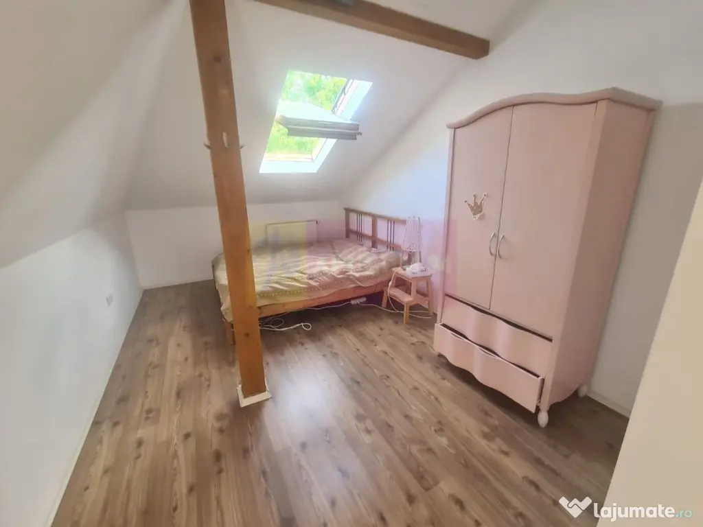 Vila de vanzare cu 6 camere in Cornu (teren 6.600 mp) 