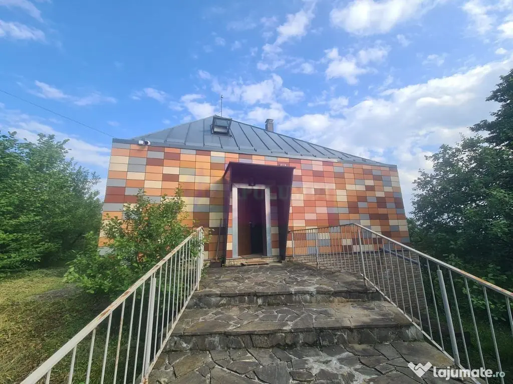 Vila de vanzare cu 6 camere in Cornu (teren 6.600 mp) 