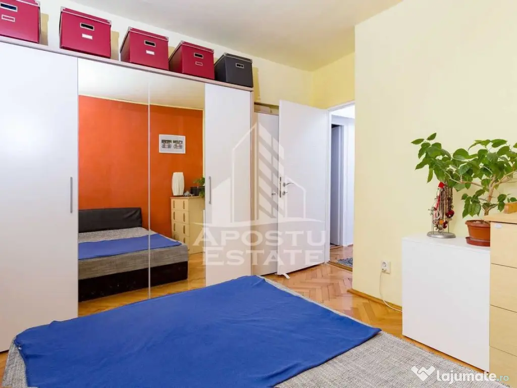 Apartament cu 3 camere, decomandat, etaj intermediar, zon...