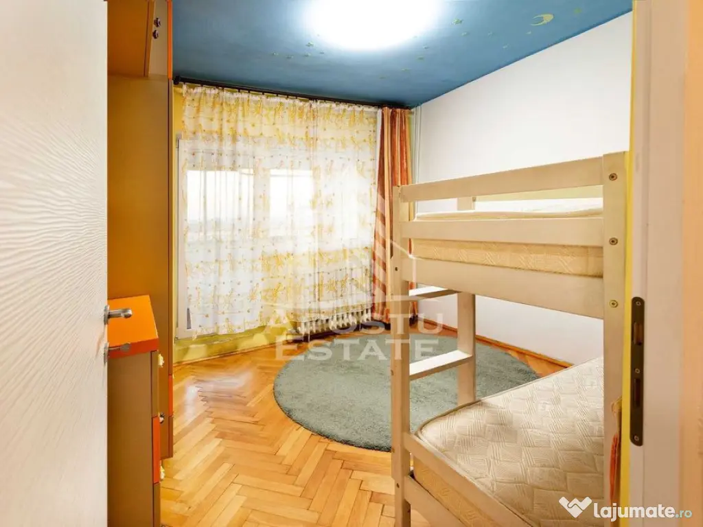 Apartament cu 3 camere, decomandat, etaj intermediar, zon...