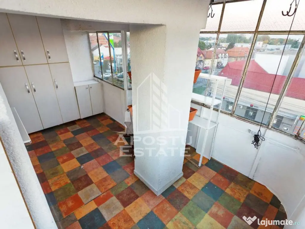 Apartament cu 3 camere, decomandat, etaj intermediar, zon...