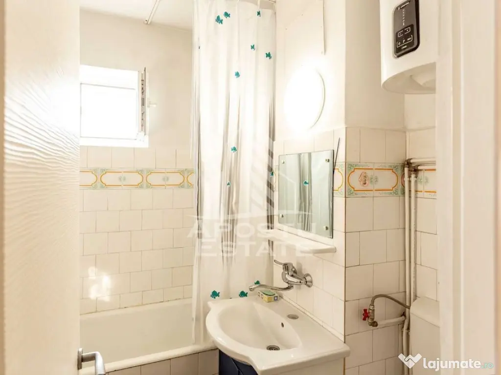 Apartament cu 3 camere, decomandat, etaj intermediar, zon...