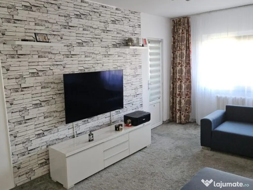 Apartament decomandat 2 camere, zona Trocadero