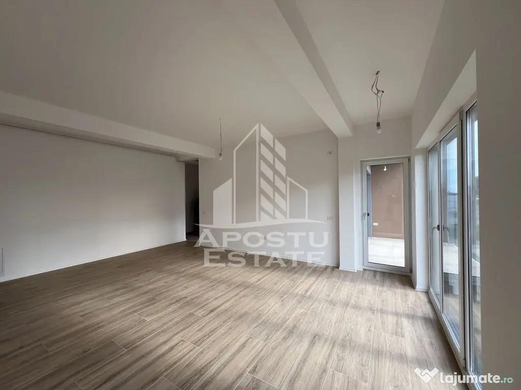 De vanzare 77 mp spatiu comercial la parter cu 48 mp grad... 