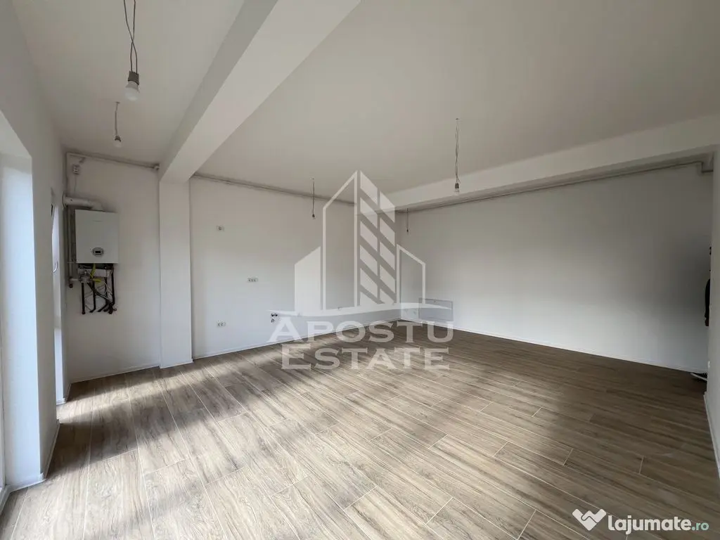 De vanzare 77 mp spatiu comercial la parter cu 48 mp grad... 