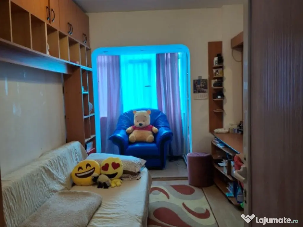 Apartament 3 camere decomandat, et. 3 cu lift, Pacurari 