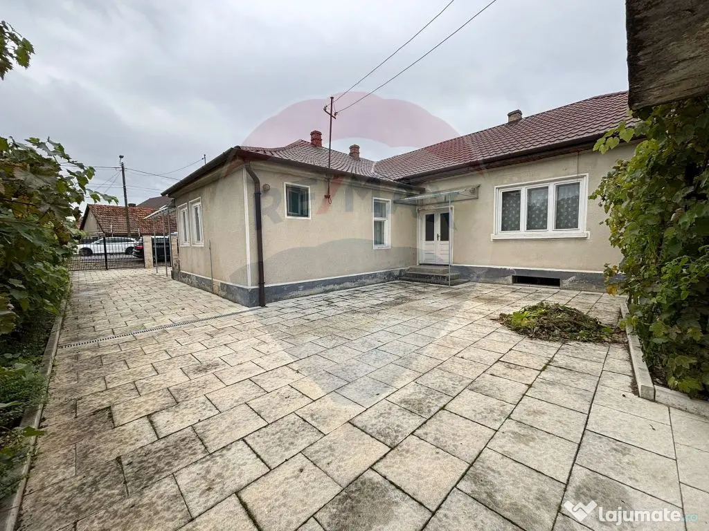 Casă / Vilă cu 5 camere de vânzare în Aleșd zona Ult...