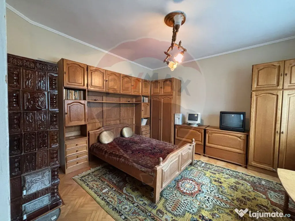 Casă / Vilă cu 5 camere de vânzare în Aleșd zona Ult...