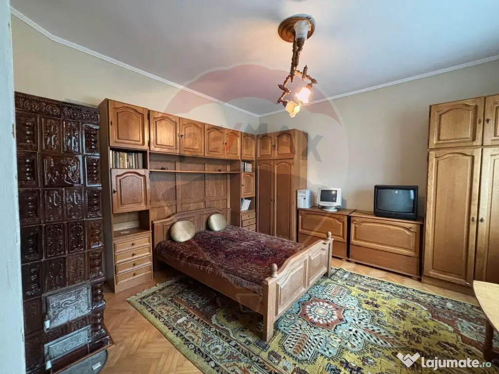 Casă / Vilă cu 5 camere de vânzare în Aleșd zona Ult...