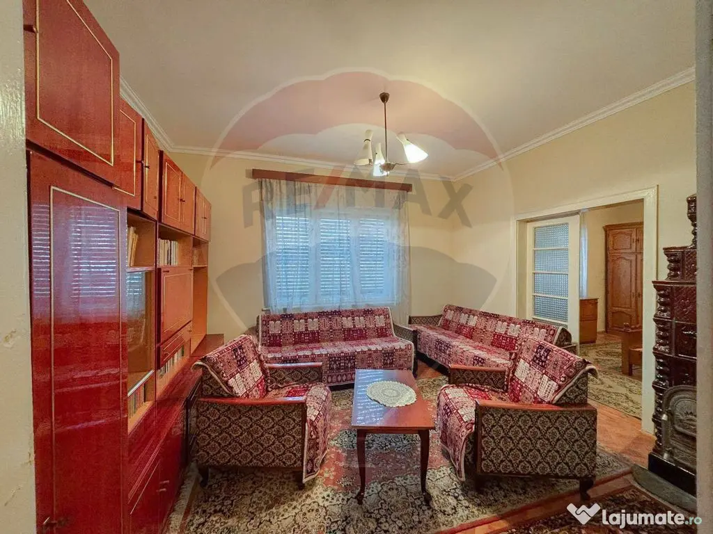 Casă / Vilă cu 5 camere de vânzare în Aleșd zona Ult...