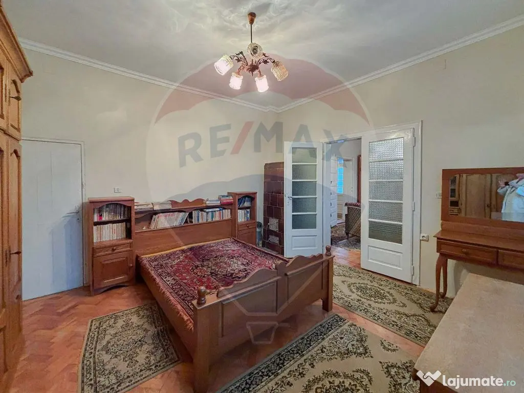 Casă / Vilă cu 5 camere de vânzare în Aleșd zona Ult...