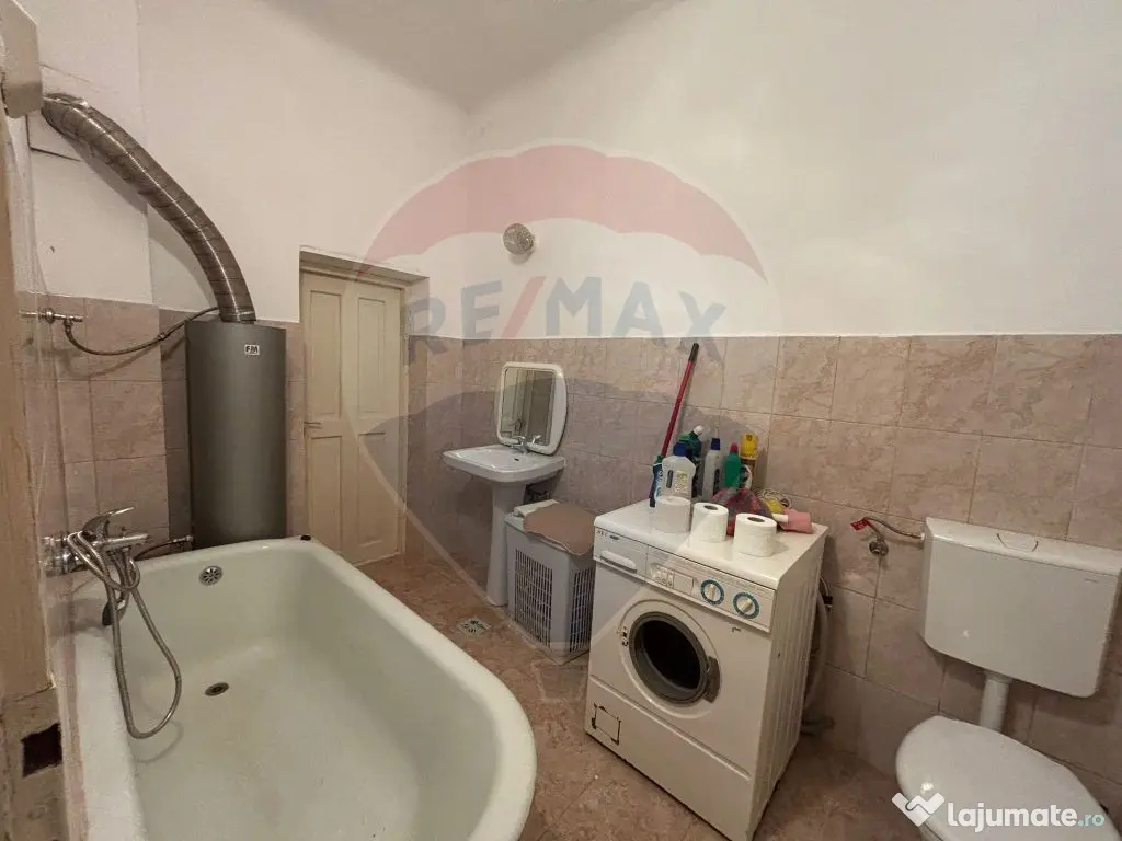 Casă / Vilă cu 5 camere de vânzare în Aleșd zona Ult...