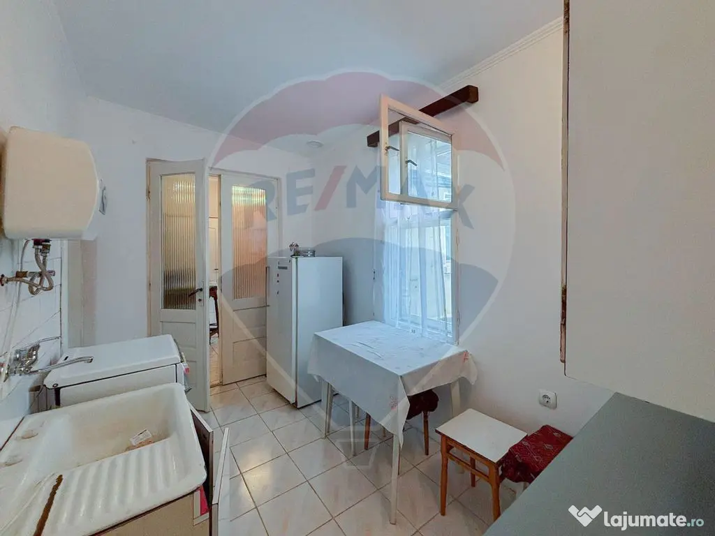 Casă / Vilă cu 5 camere de vânzare în Aleșd zona Ult...