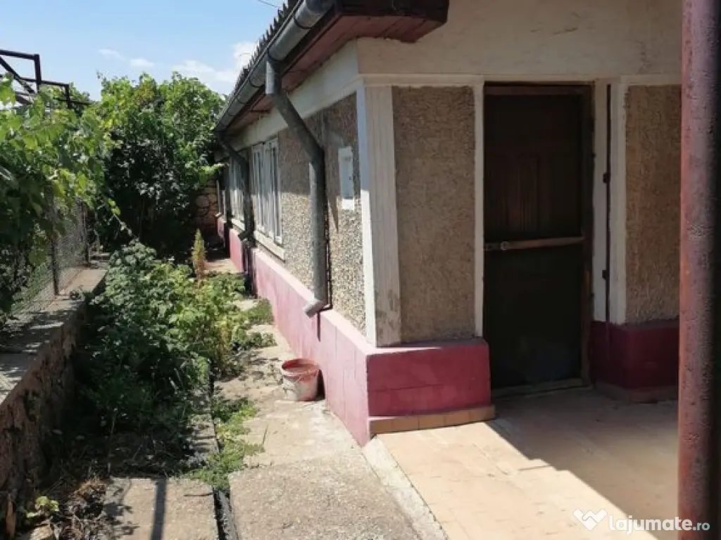 Casa renovabila cu teren mare central Techirghiol