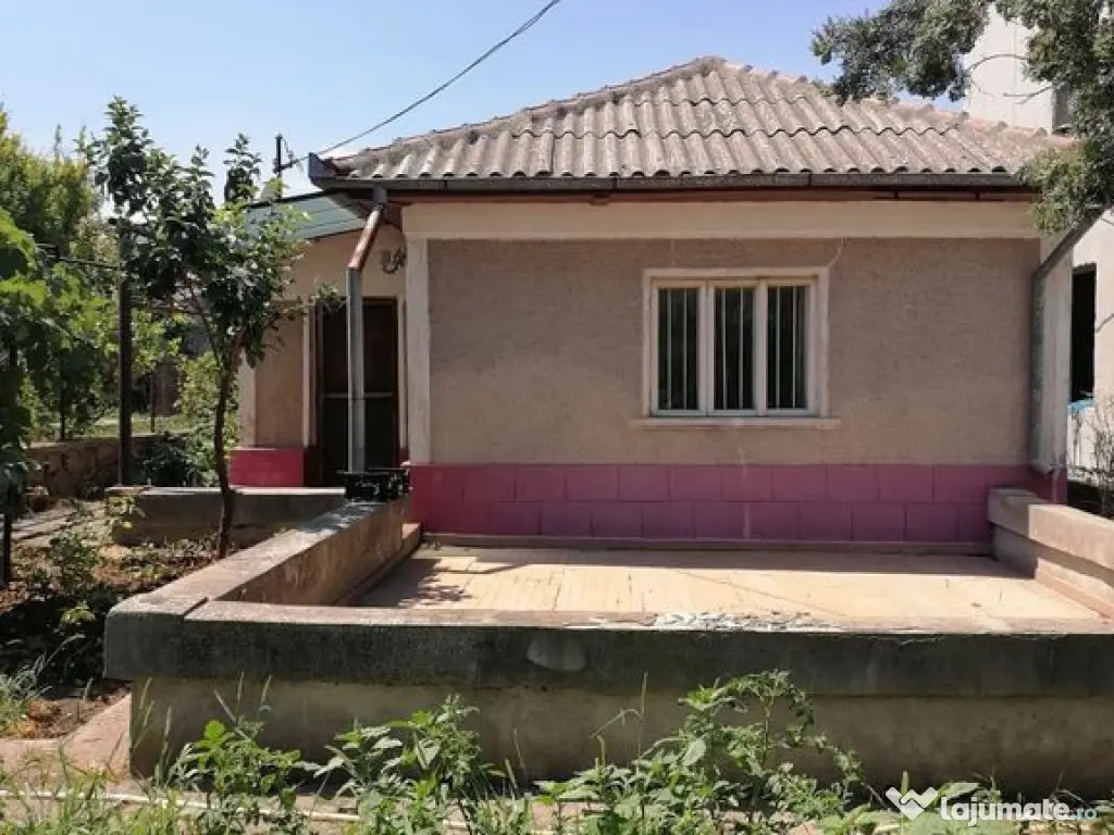 Casa renovabila cu teren mare central Techirghiol